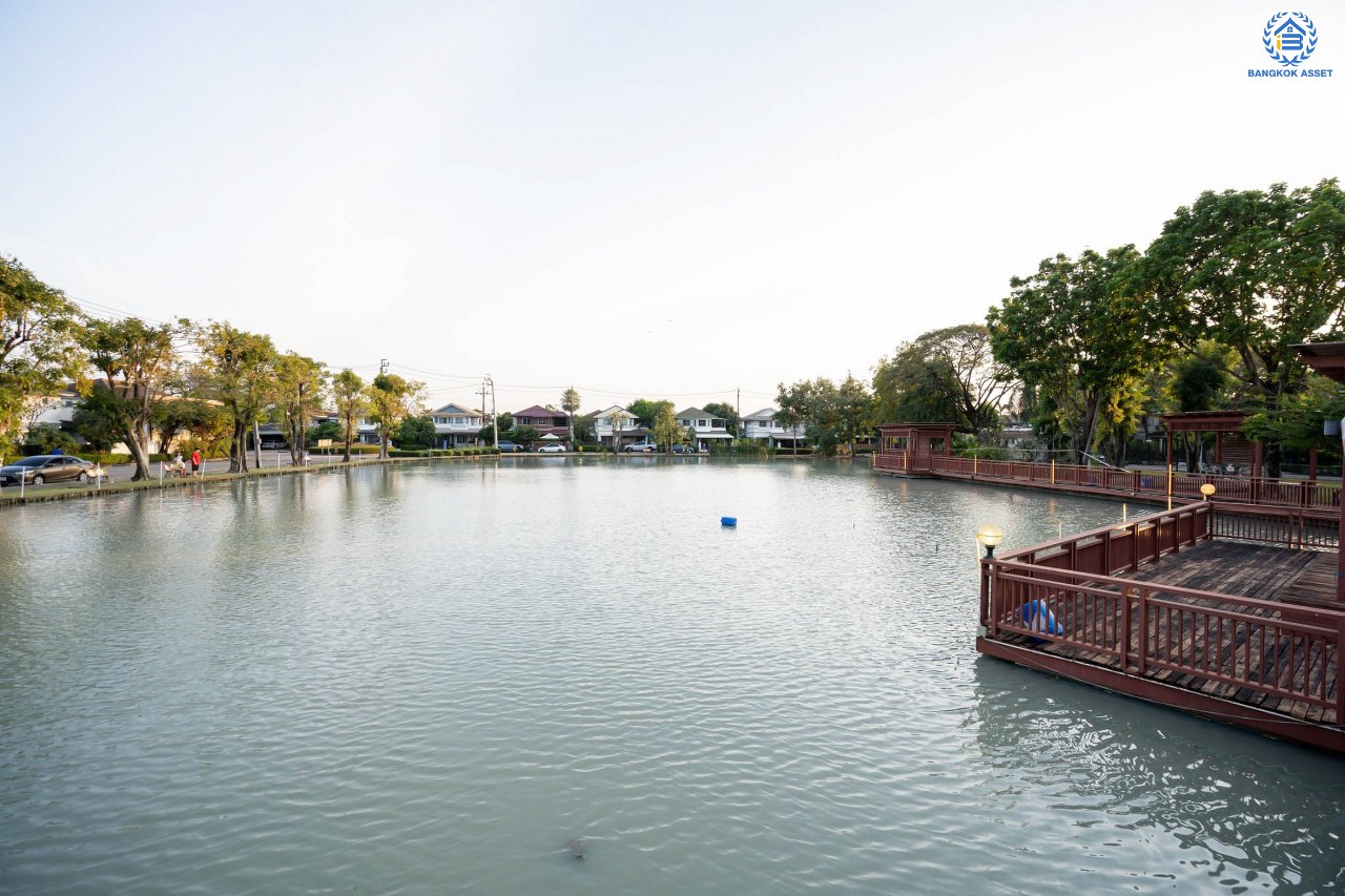 บ้านมือสองตกแต่งใหม่ จากแบรนด์ L&H โครงการ พฤกษ์ลดา1 บางใหญ่ บนเนื้อที่ 50 ตร.ว. ฟังก์ชัน 3 ห้องนอน 2 ห้องน้ำ 2 ที่จอดรถ Facility ครบครัน อีกทั้งยังใกล้สวนสาธารณะ ทำเลเดินทางสะดวก เชื่อมต่อถนนกาญจนาภิเษก ใกล้รถไฟฟ้าสายสีม่วง "สถานีคลองบางไผ่" และทางด่วน "กาญจนาภิเษก"...